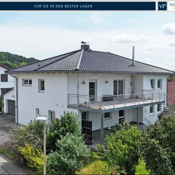 SPACIOUS TWO-FAMILY HOUSE WITH GRANNY APARTMENT