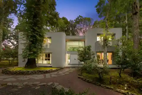 Chic and Sophisticated Five Bedroom Rental
