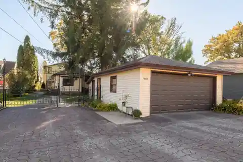 Beautiful Home on Scenic Potters Lake