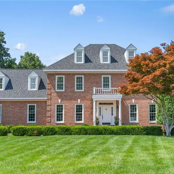 TOTAL RENOVATION WITH NO DETAIL SPARED