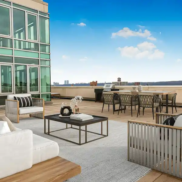 LUXURY FULL-FLOOR PENTHOUSE WITH PRIVATE TERRACE