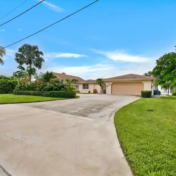 TURNKEY WATERFRONT GEM