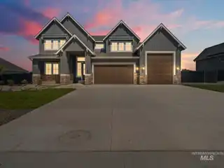 Spacious New Construction in Riverwood