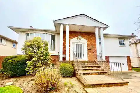 Stately North Woodmere High Ranch