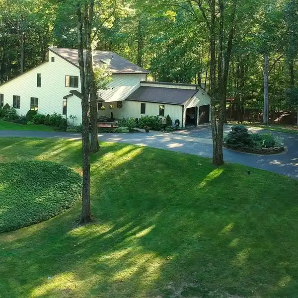CUSTOM HOME SURROUNDED BY NATURE AND LIGHT