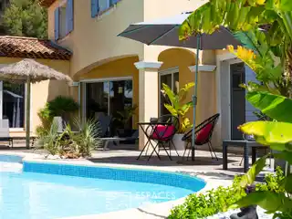 Private Villa Steps from Garonne Beach