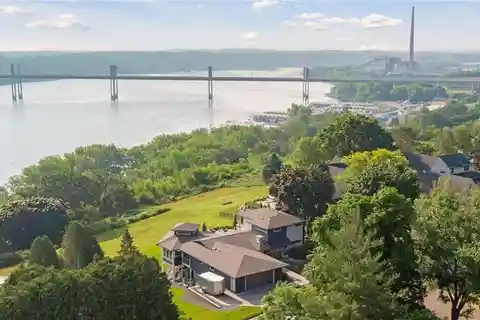 Gorgeous Home in a Great Setting