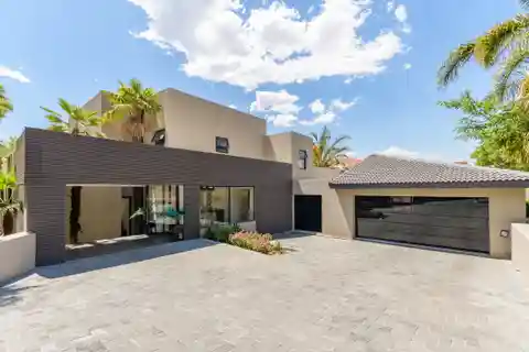 Luxurious Modern Home in the Prestigious Dainfern Golf Estate