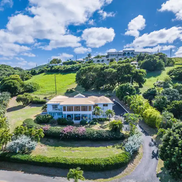 IMMACULATE HIGH-END HOME