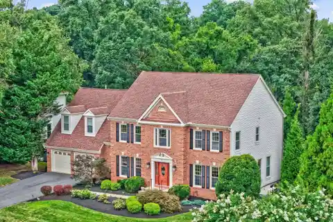 Exceptional Residence in Old Dranesville Hunt Club