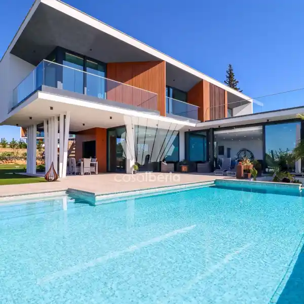 SPECTACULAR CONTEMPORARY VILLA