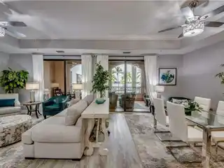 Tastefully Decorated Turnkey Condo