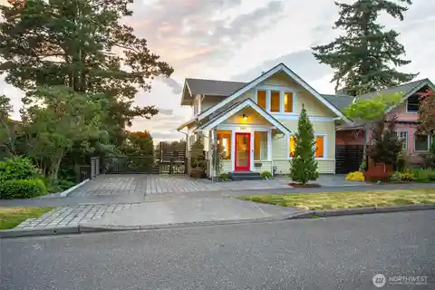 Beautifully Restored Turn-of-the-century Craftsman