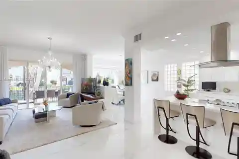 Beautifully Renovated Residence in Prestigious Aventura Lakes