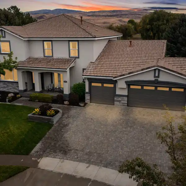 ELEGANT HOME BACKING TO RED HAWK GOLF COURSE