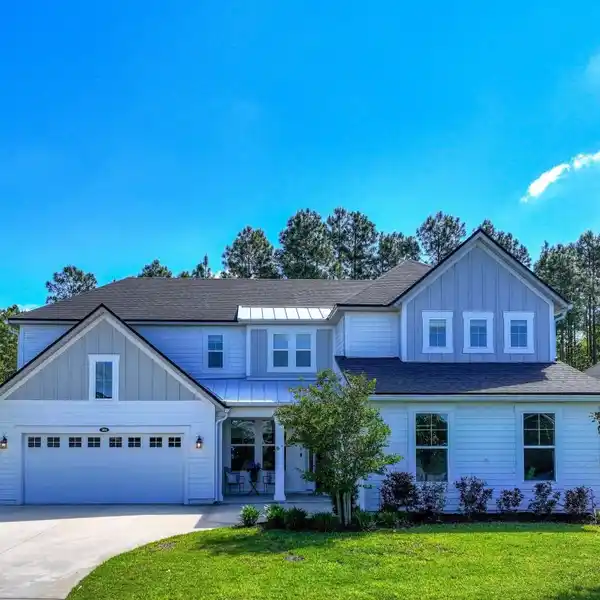 BEAUTIFUL HOME IN BEACON LAKE