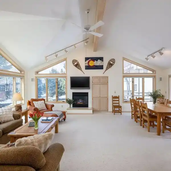 COMFORT AND PRIVACY ALONG THE SONNENALP GOLF COURSE