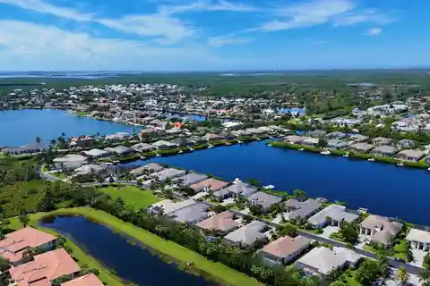 Hidden Harbor Waterfront Retreat with Panoramic Views