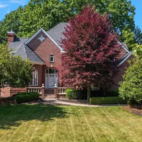 EXCELLENT CONDITION CUSTOM BUILT HOME