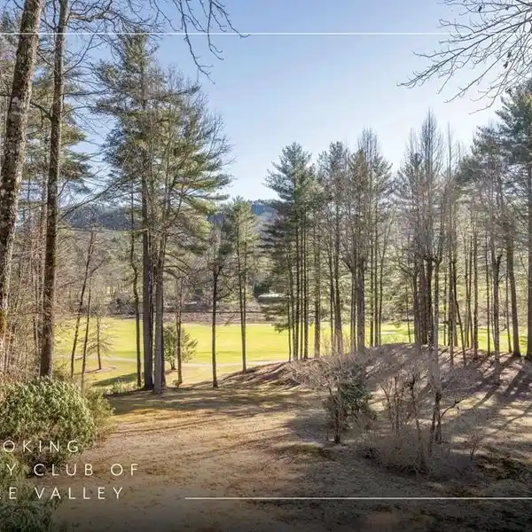 MAJESTIC SETTING ABOVE THE COUNTRY CLUB OF SAPPHIRE VALLEY