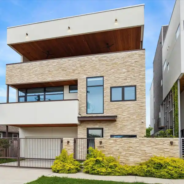 MODERN MANOR IN THE HEIGHTS