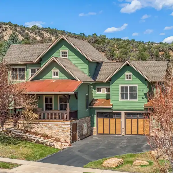 MOVE-IN READY HOME ON A PEACEFUL CUL-DE-SAC