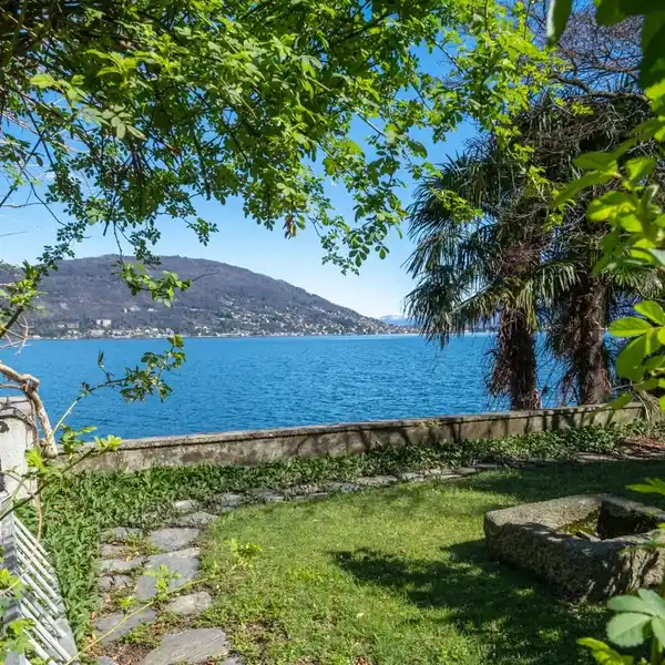 PRESTIGIOUS VILLA ON LAKE MAGGIORE