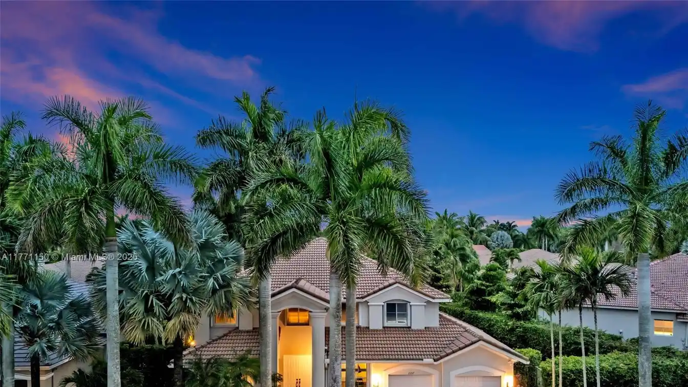 Magnificent Residence in Weston Hills Golf Country Club