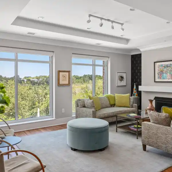 CHIC PROFESSIONALLY DESIGNED AND TOTALLY TURNKEY RESIDENCE