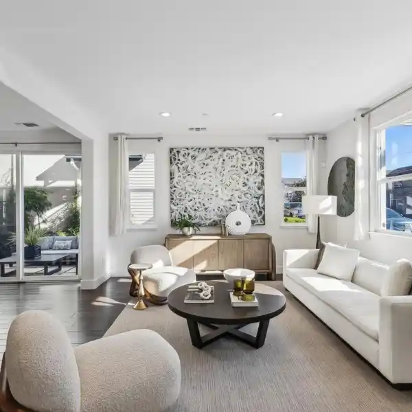 SOPHISTICATED LIVING IN ALAMEDA LANDING