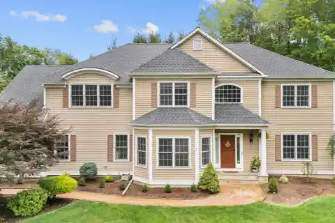 Beautifully Maintained Home on a Prime Cul-De-Sac
