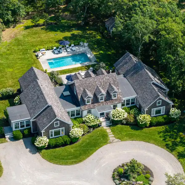 REFINED VINEYARD LIVING IN THE PRESERVE