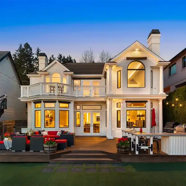 WATERFRONT HOME ON A QUIET LAKE SAMMAMISH COVE