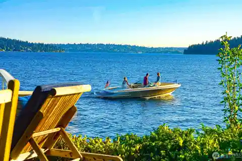 Cruise Home to a Spectacular Legacy Residence