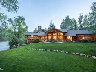 Magnificent Log Home Along the Eagle River