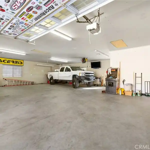 3.75-ACRE PROPERTY THAT CHECKS ALL THE BOXES