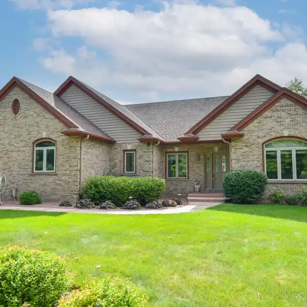 IMPRESSIVE SPLIT RANCH HOME IN WATERCRESS SPRINGS