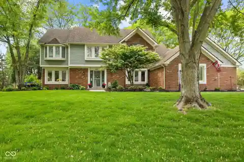 Luxury and Comfort in Sought-After Foster Manor
