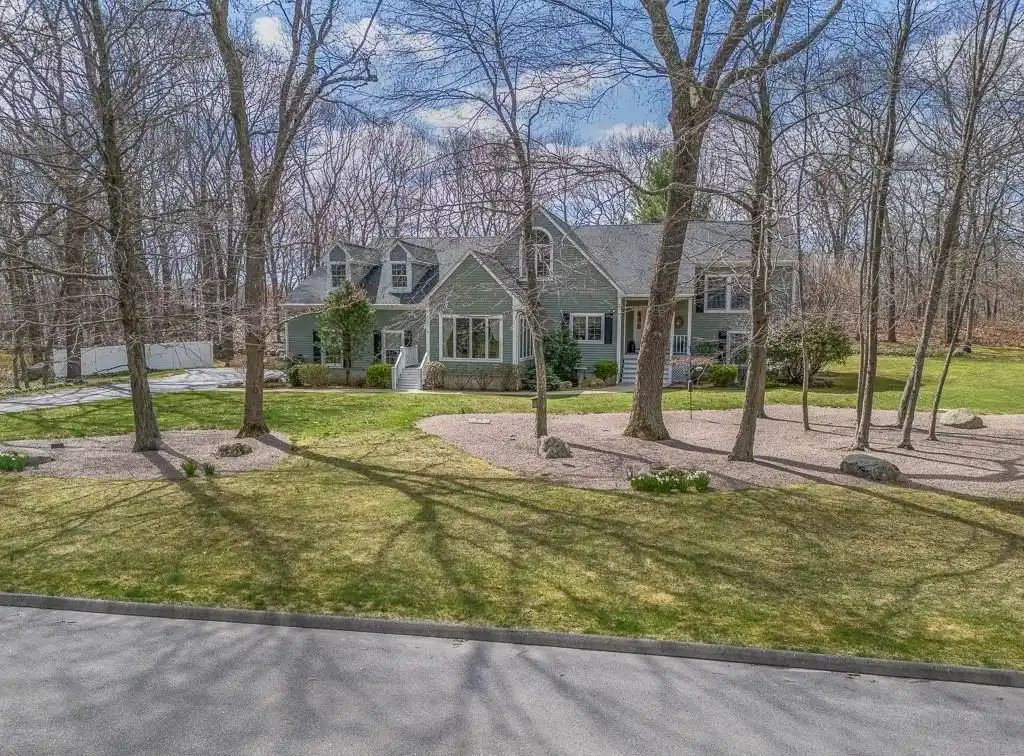 Beautiful Custom Home in Desirable Sea Glen