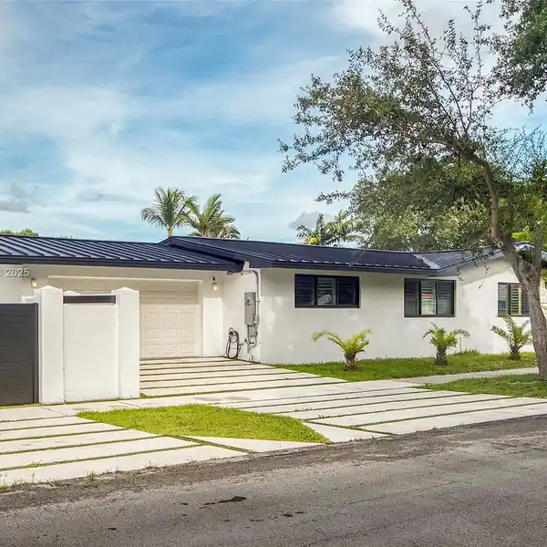FULLY RENOVATED POOL HOME IN MIAMI SHORES