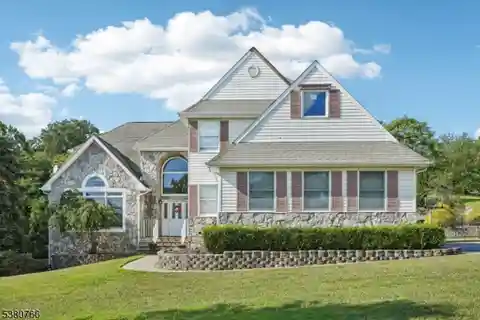 Exquisite Colonial Home in Cobblestone Woods