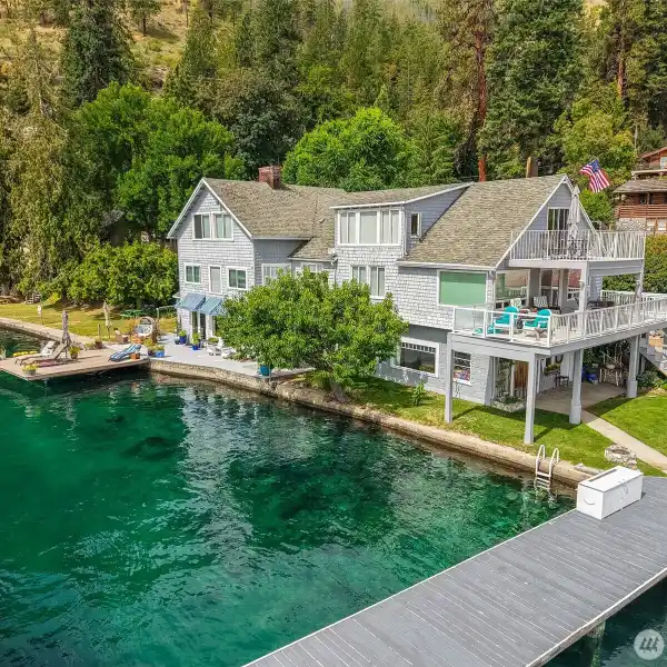 LAKEFRONT LIVING LIKE NO OTHER