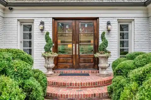 Renovated One-Level Residence in Belle Meade