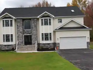 Brand-New Ridge Rd Residence with Chef’s Kitchen