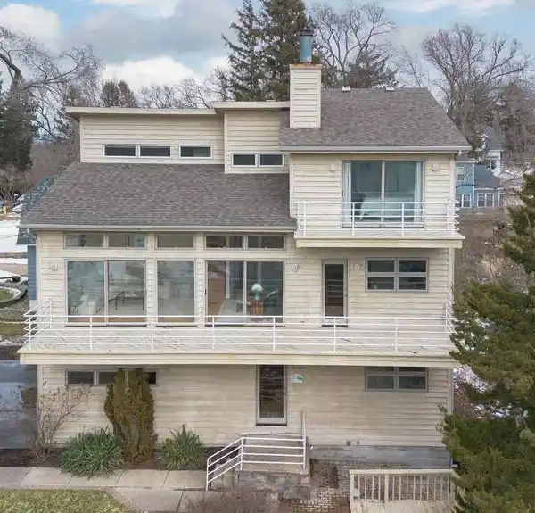 CHARMING HOME WITH STUNNING LAKE MICHIGAN VIEWS