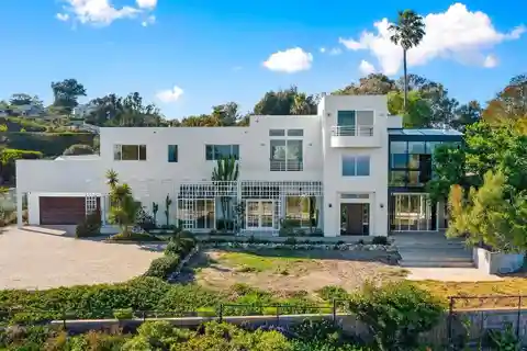 Unparalleled Property in Prestigious Point Dume