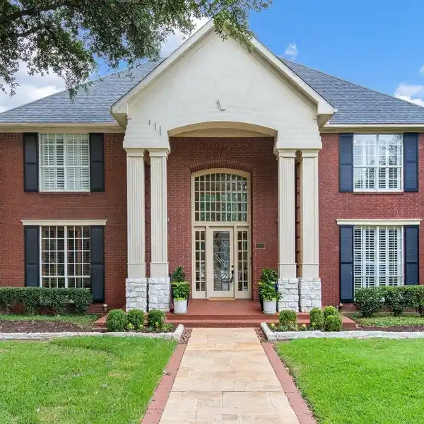ELEGANT ESTATE ON A PREMIER CUL-DE-SAC LOT
