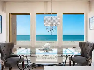 Bright Corner Unit in La Mer