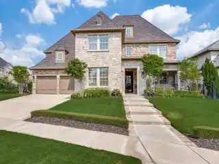 Stunning Newman Village Luxury with Pool Oasis