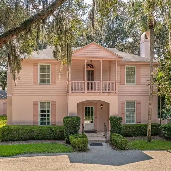 CLASSIC COLONIAL HOME WITH MODERN CONVENIENCES